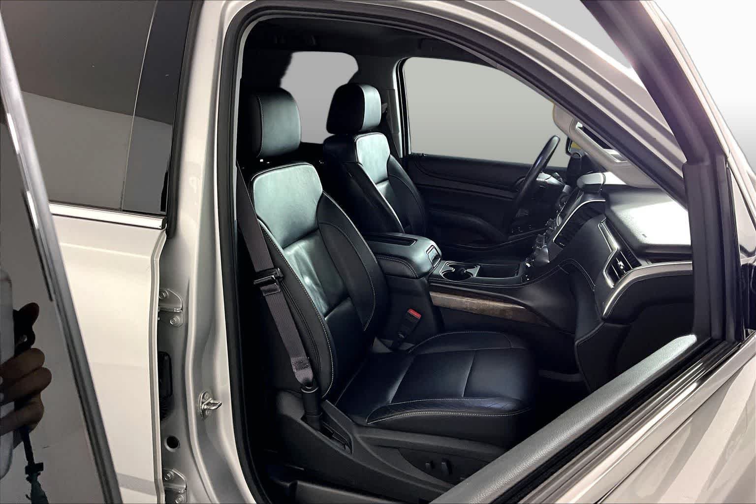 Used 2017 SILVER ICE METALLIC Chevrolet LT image 9