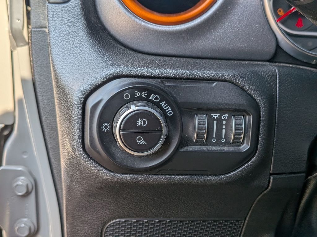 Used 2021 Gray Jeep Mojave image 18
