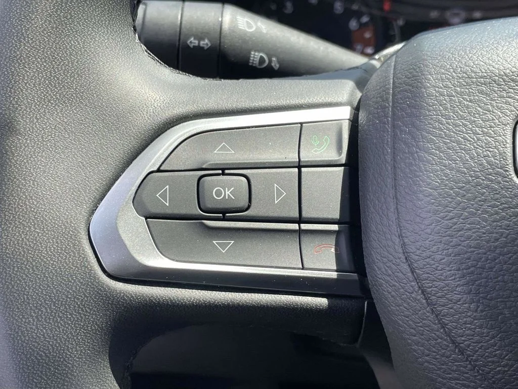 Used 2024 White Jeep Latitude image 16