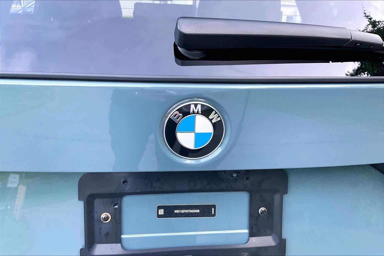 Used 2026 Cape York Green Metallic BMW M35i image 32