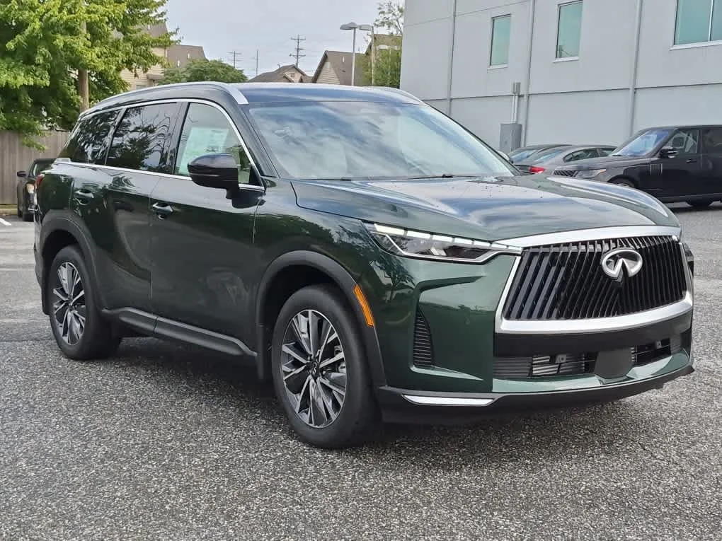 New 2027 DEEP EMERALD INFINITI Luxe AWD image 2