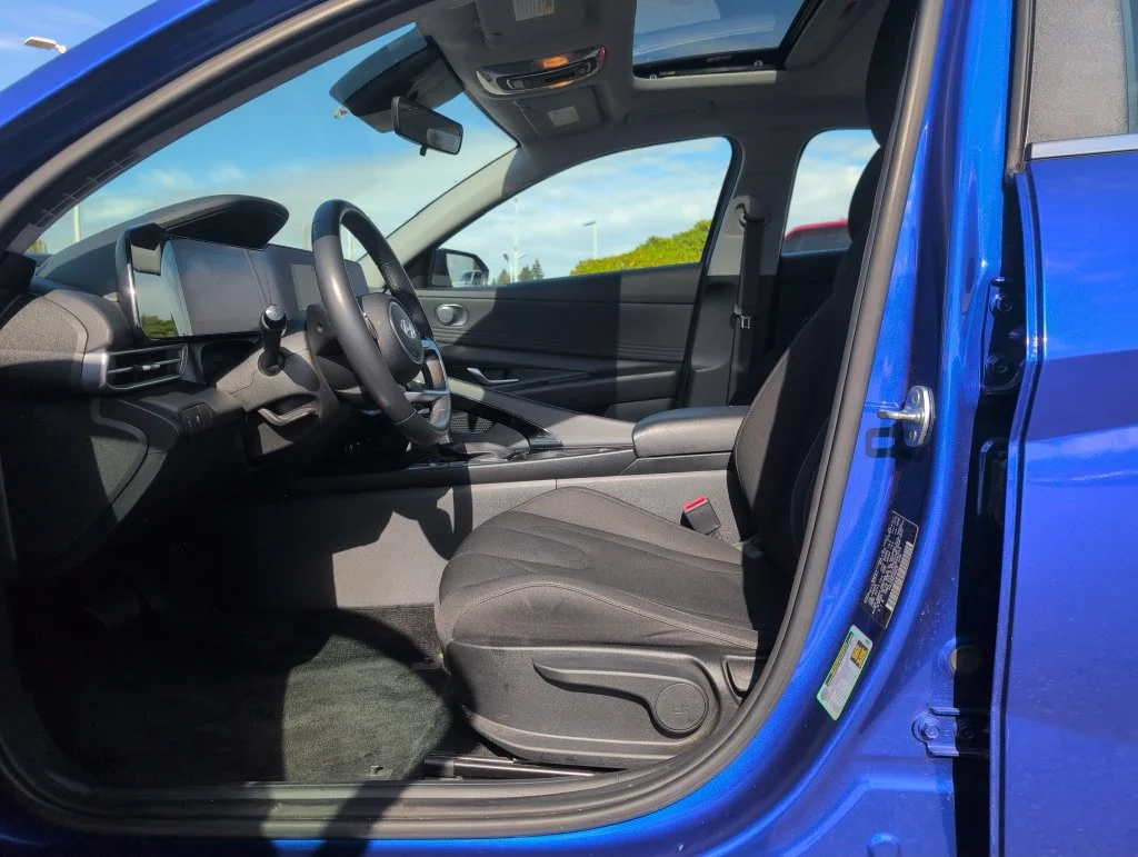 Certified Used 2025 Blue Hyundai SEL Convenience image 5