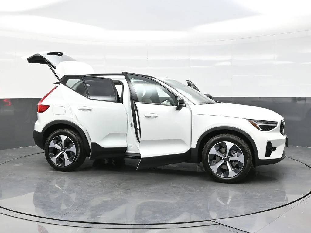 2026 Volvo XC40 Plus - Photo 31
