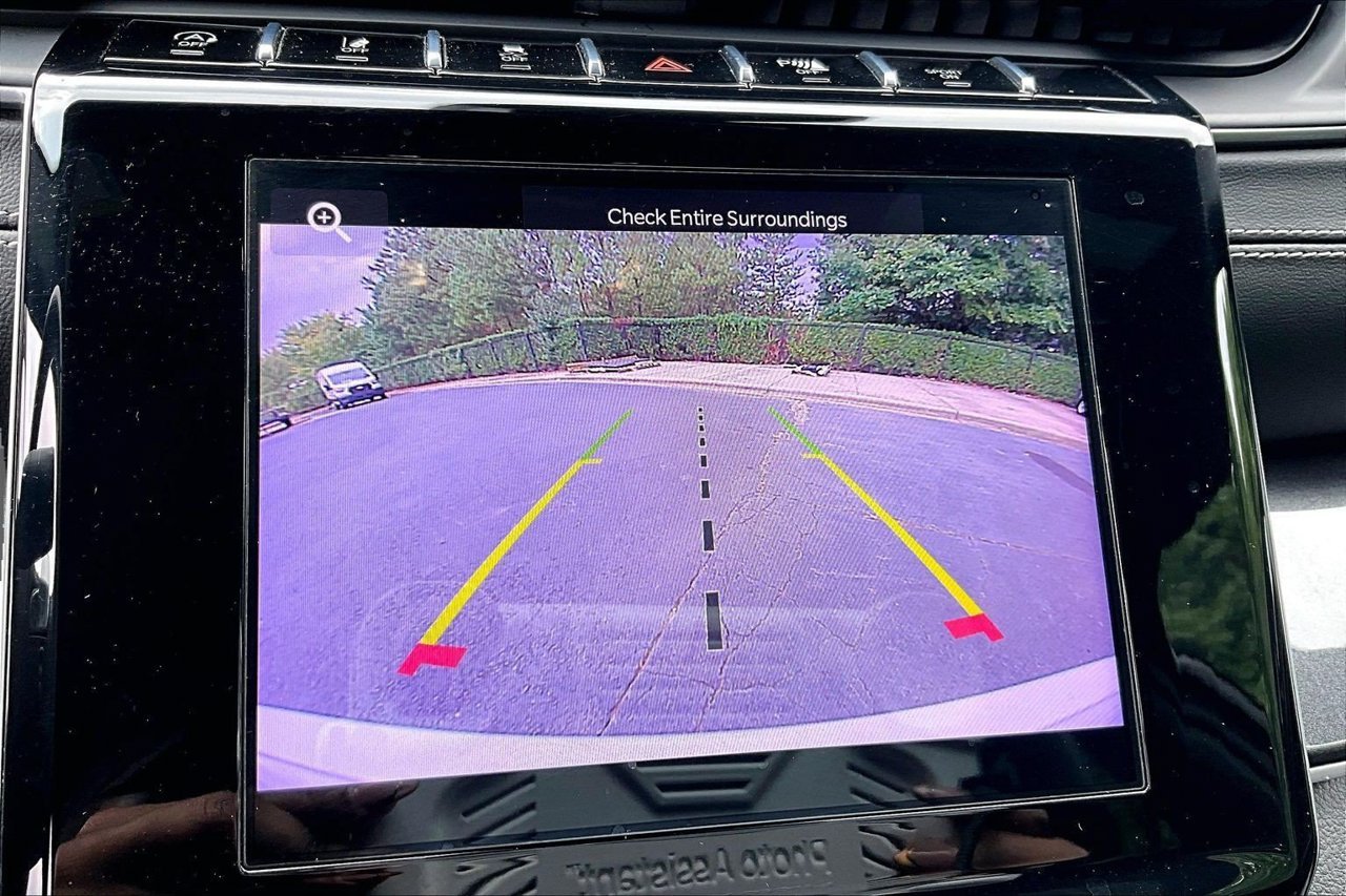 Used 2023 White Jeep Altitude X image 12