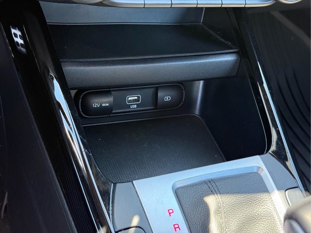 Used 2023 White Kia GT-Line image 31