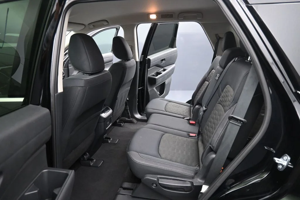 Used 2025 Super Black Nissan SV image 16