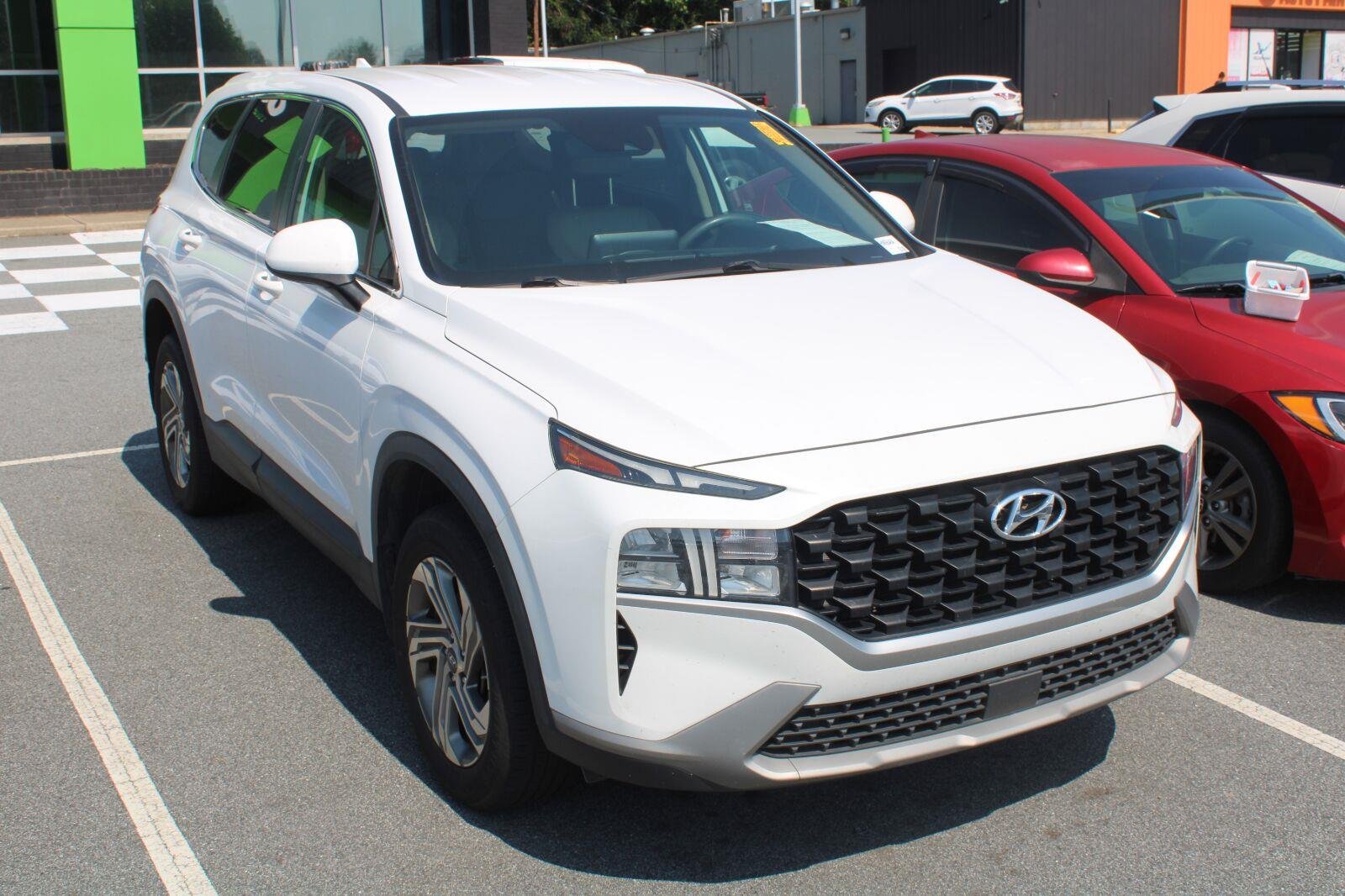 Used 2022 Quartz White Hyundai SE image 3