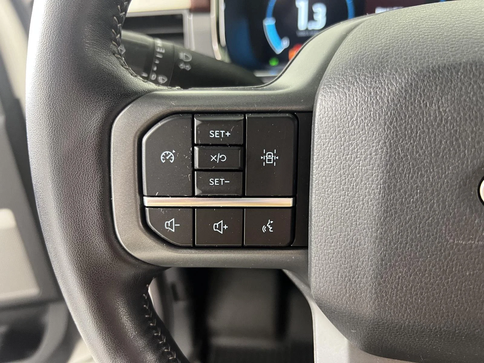 Used 2022 Star White Metallic Tri-Coat Ford LARIAT image 15