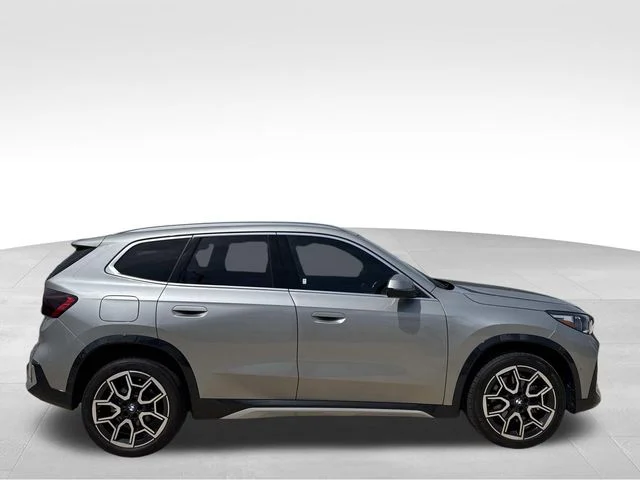 Used 2025 Silver BMW xDrive28i image 7