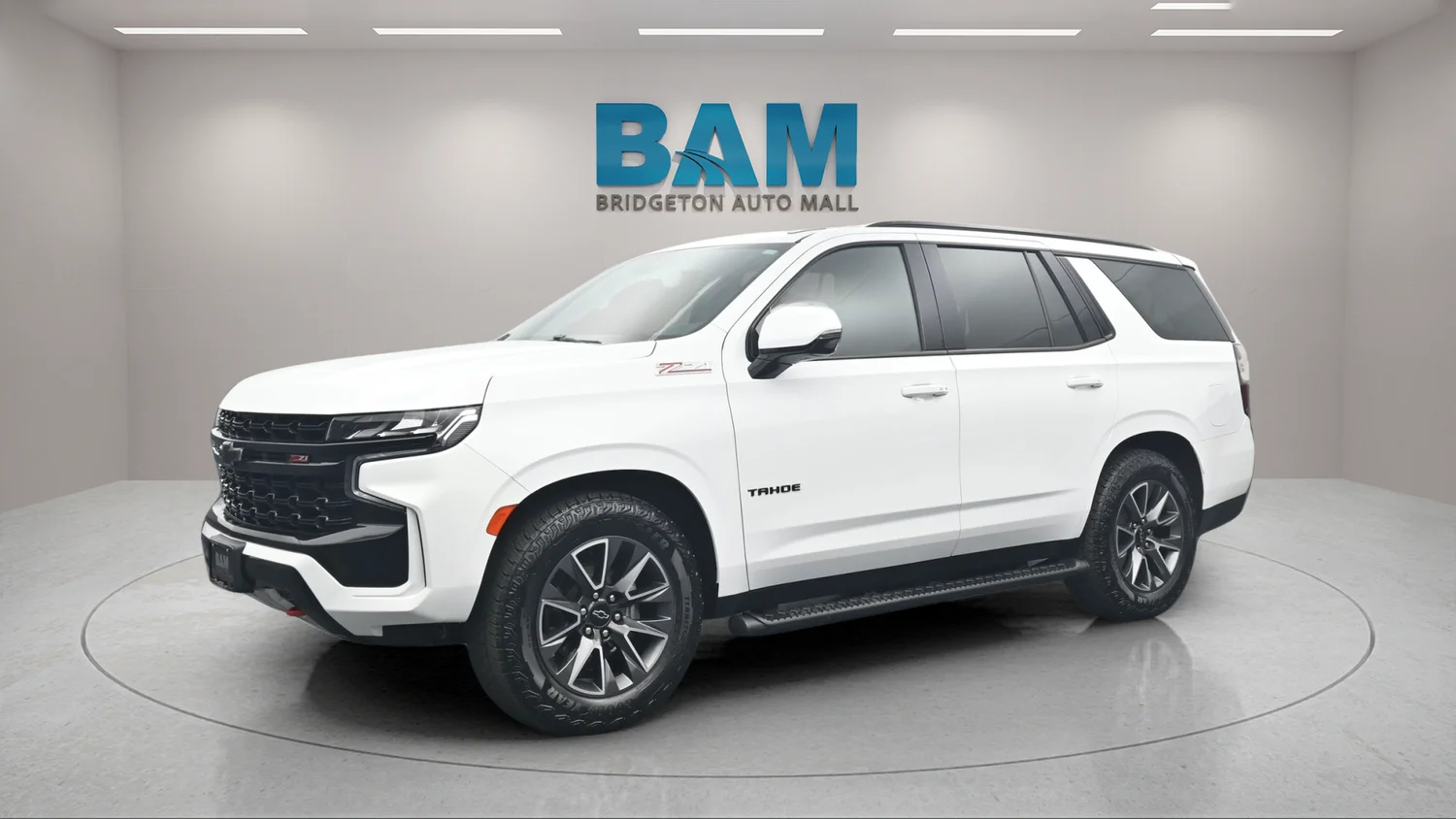 Used 2023 White Chevrolet Z71 image 3