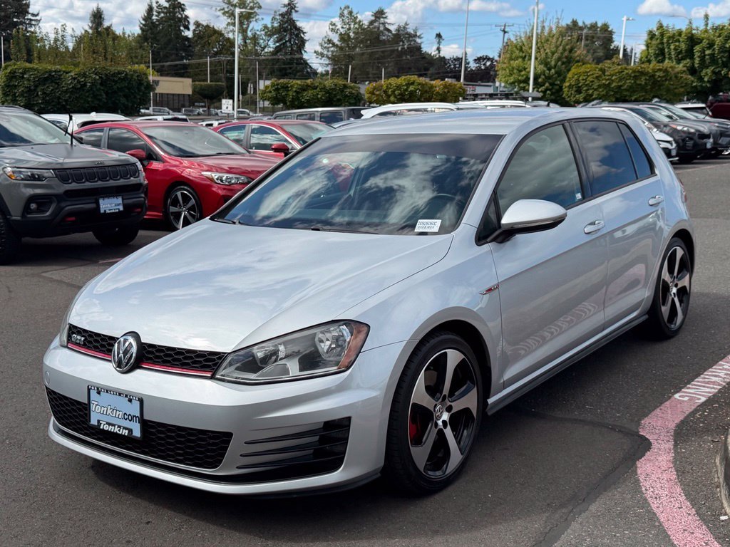 Used 2015  Volkswagen 2.0T S image 4
