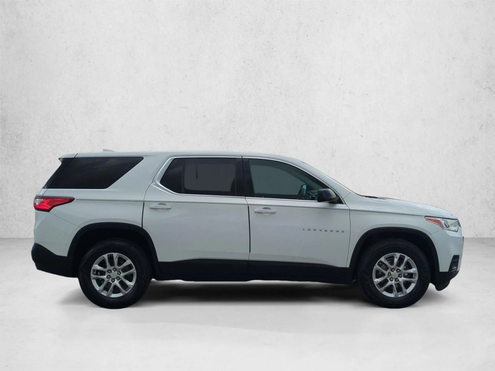 Used 2019 Summit White Chevrolet LS image 4