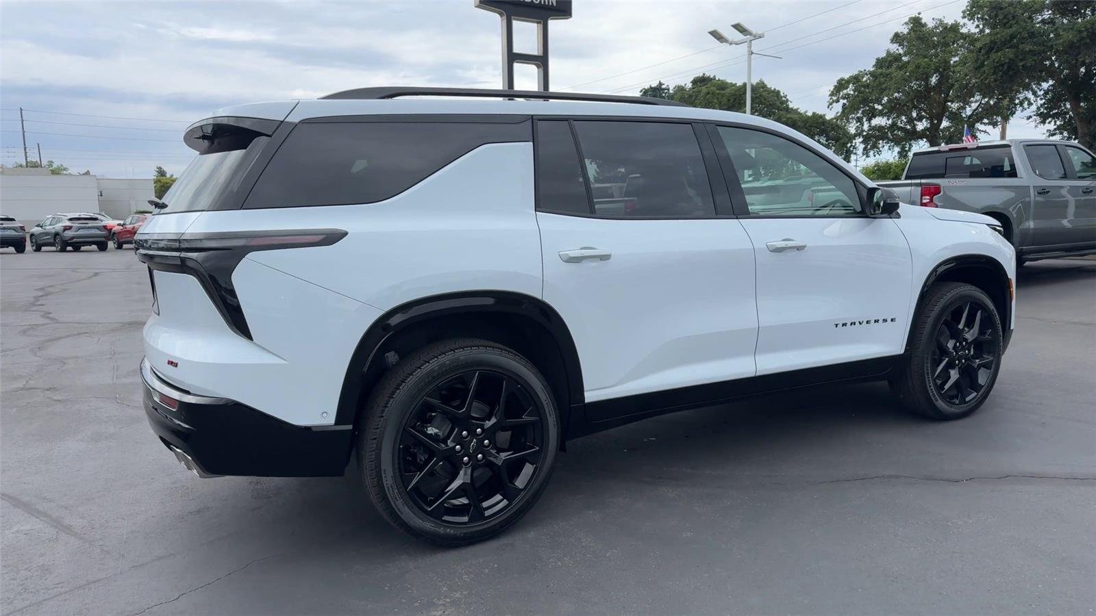 New 2026 Polar White Tricoat Chevrolet RS image 3