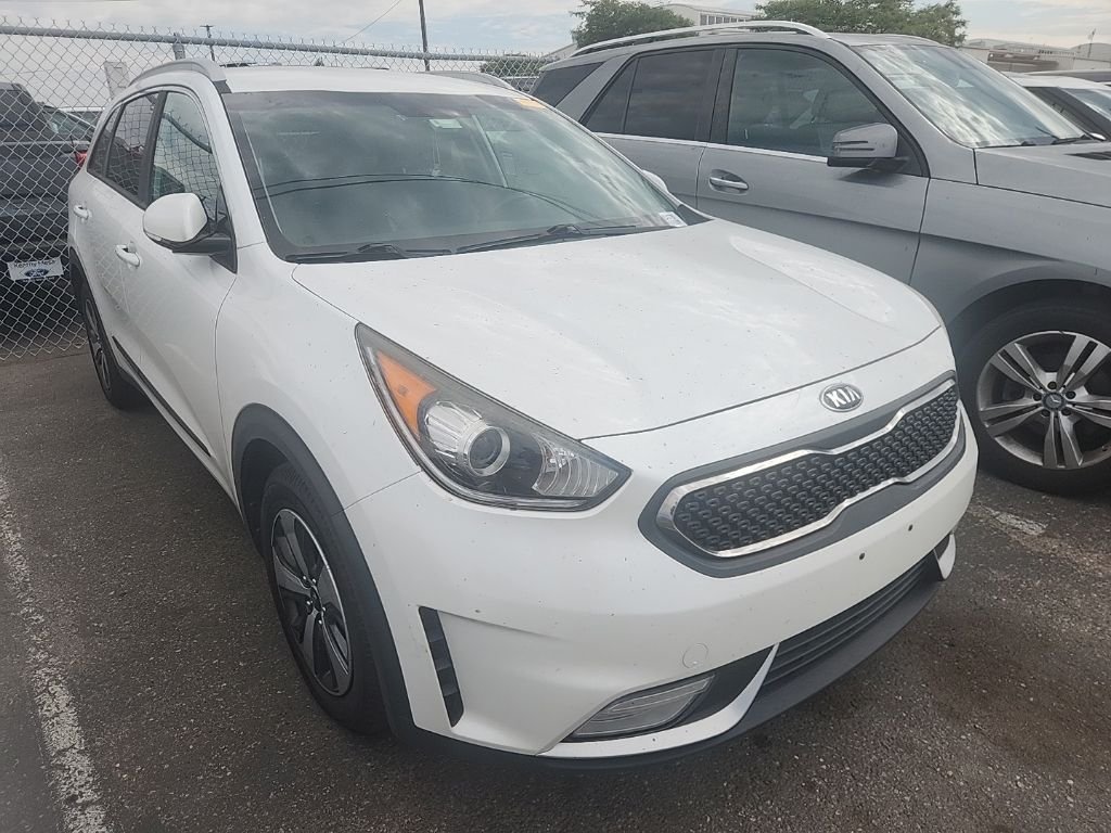 Used 2017 White Kia EX image 1
