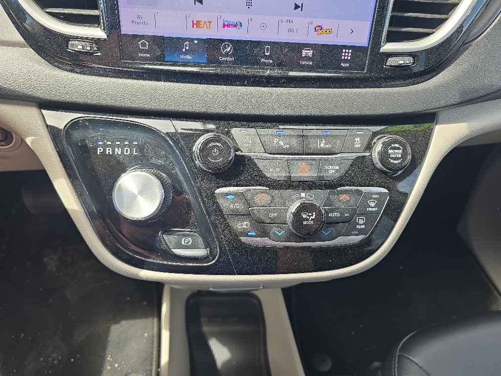 Used 2024 Silver Chrysler Touring L image 19