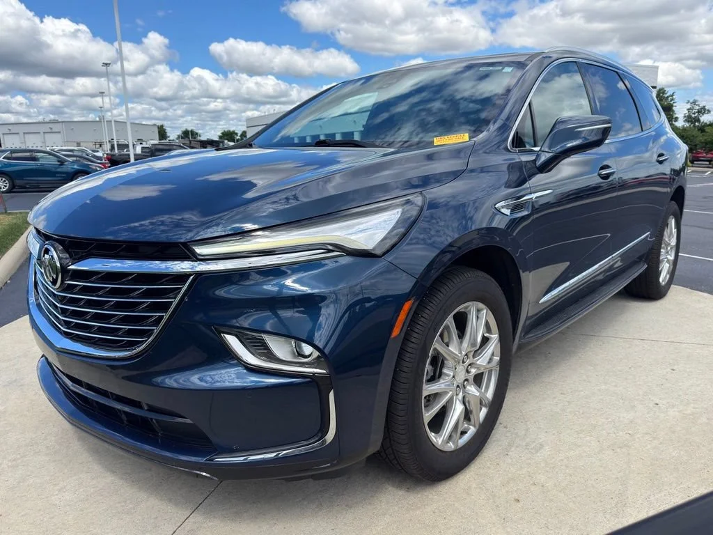 Used 2022 Emperor Blue Metallic Buick Premium image 3