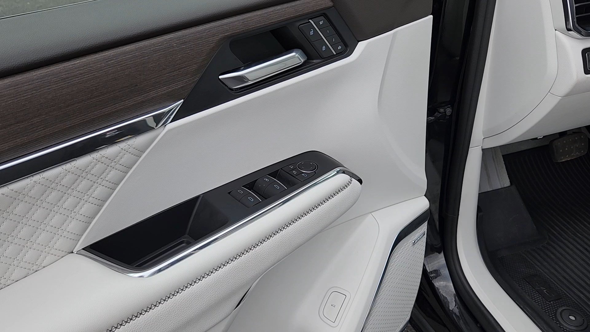 Used 2024 Purple GMC AWD Denali image 7