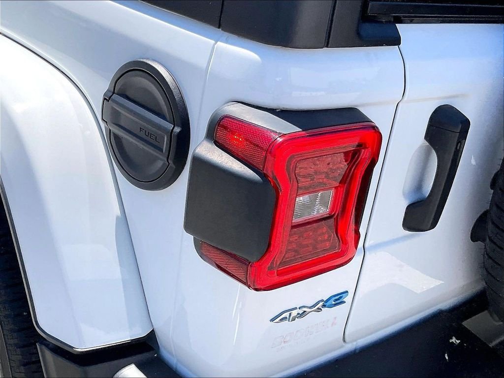 Used 2023 White Jeep Sahara 4xe image 34