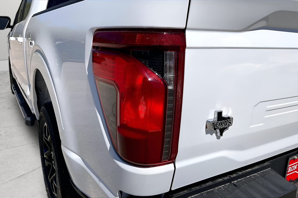 New 2026 Oxford White Ford XLT image 19