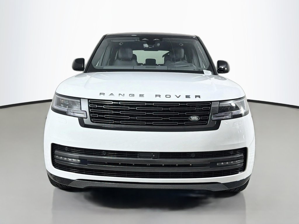 New 2026 White Land Rover SE image 2