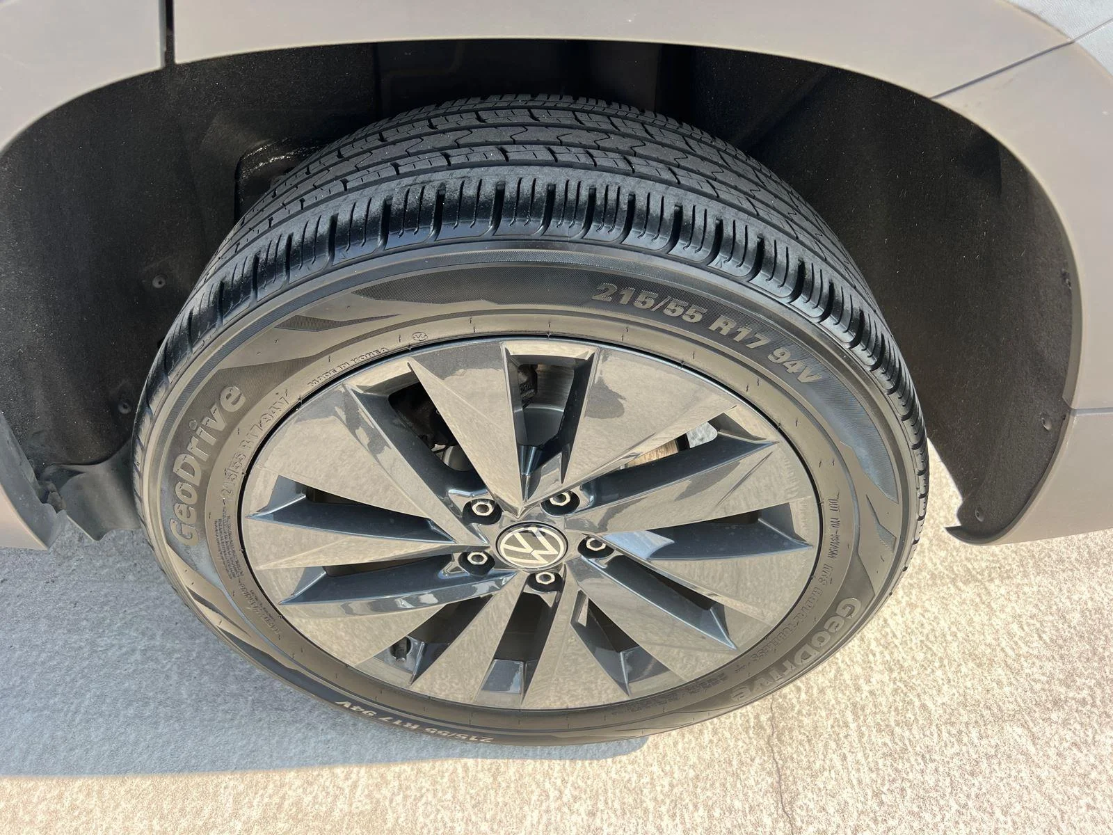 Used 2022 BLACK Volkswagen S image 19