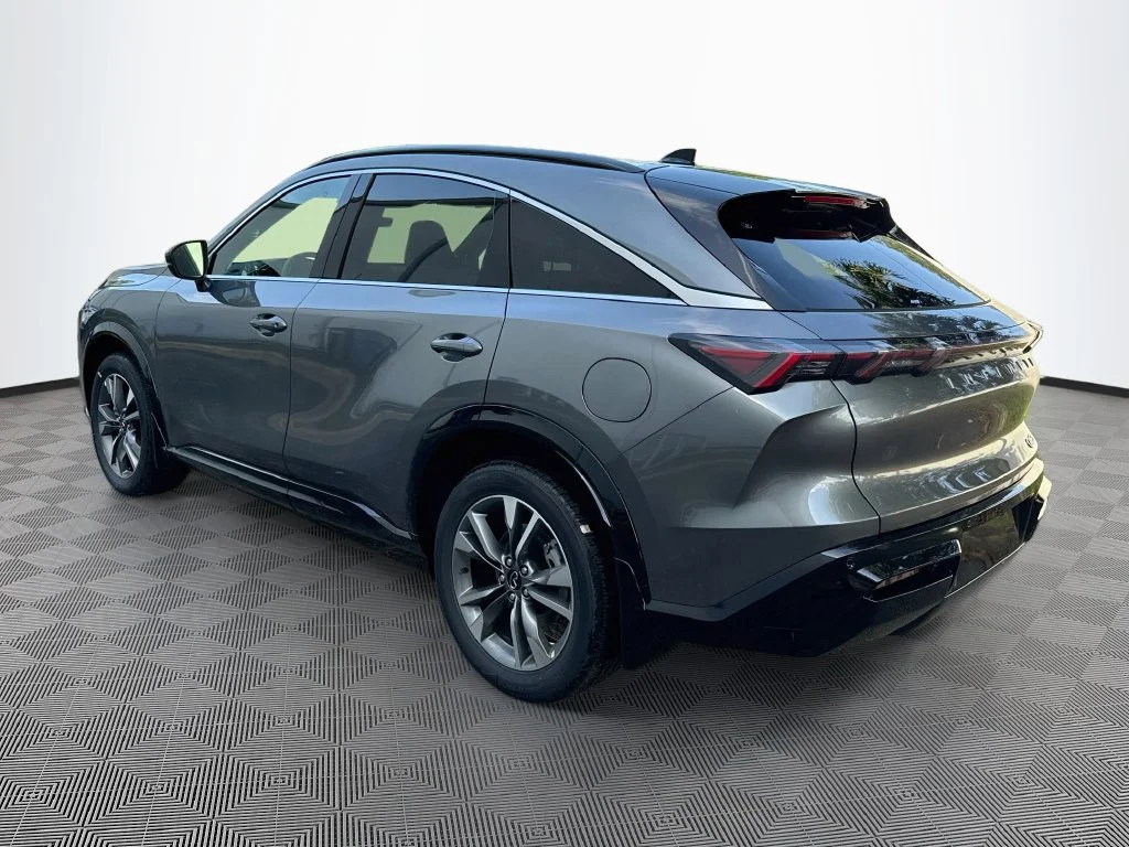 New 2027 GRAPHITE SHADOW INFINITI Luxe AWD image 7