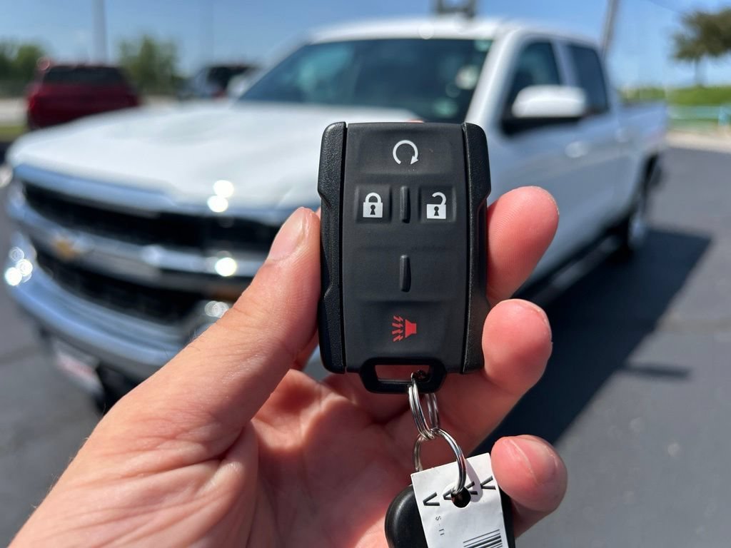 Used 2018 SUMMIT WHITE Chevrolet LT image 43