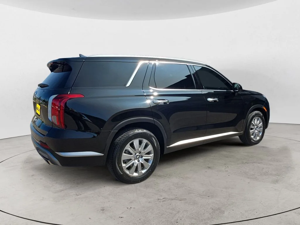 Used 2024 Black Hyundai SEL image 5