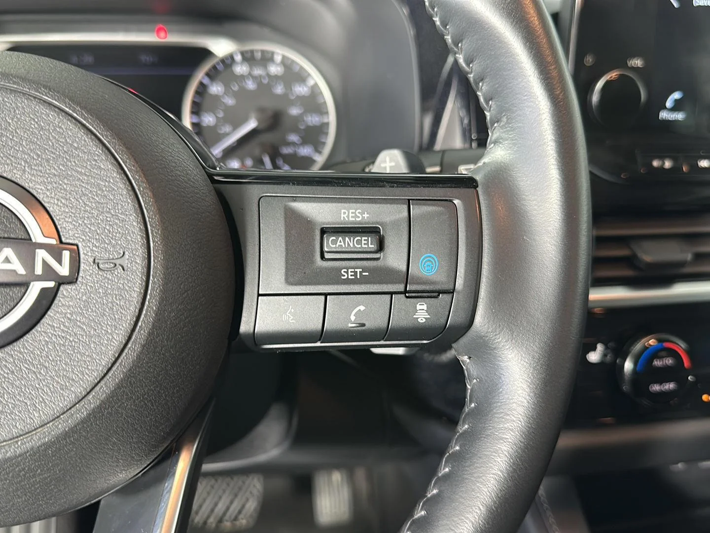 Used 2024 Obsidian Green Pearl Nissan SL image 12