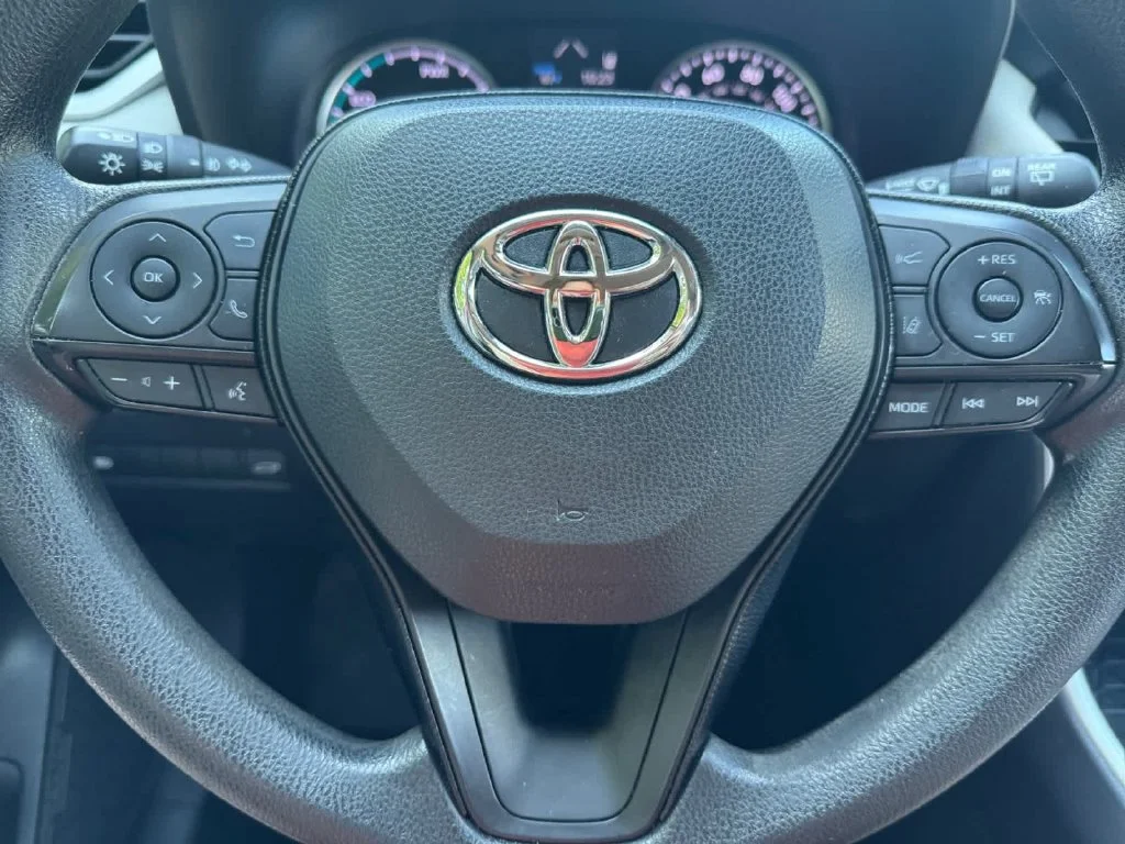 Used 2021 Red Toyota XLE image 18