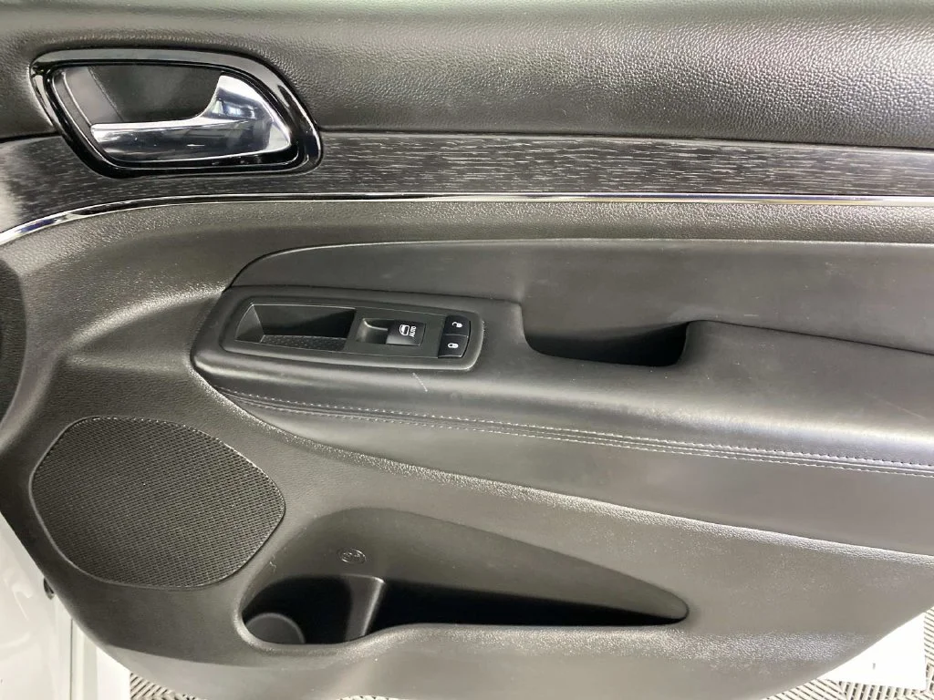 Used 2019 Bright White Clearcoat Jeep High Altitude image 22