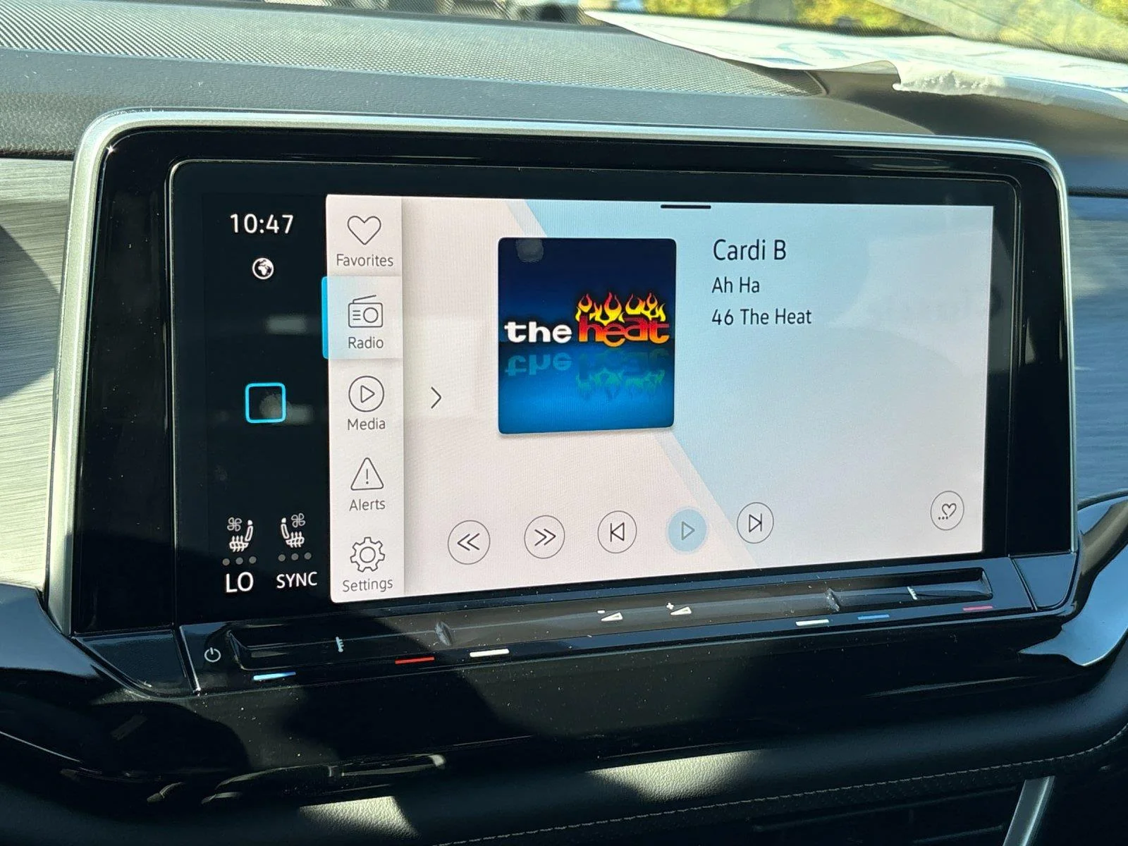 New 2026 Deep Black Pearl Volkswagen 2.0T SE w/Technology image 23