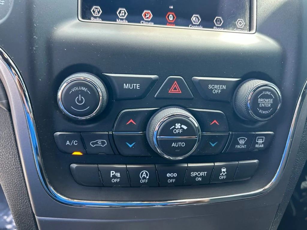 Used 2021 Black Jeep Laredo E image 39