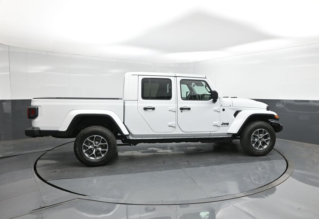 New 2026 Bright White Clear-Coat Exterior Paint Jeep Sport S image 11