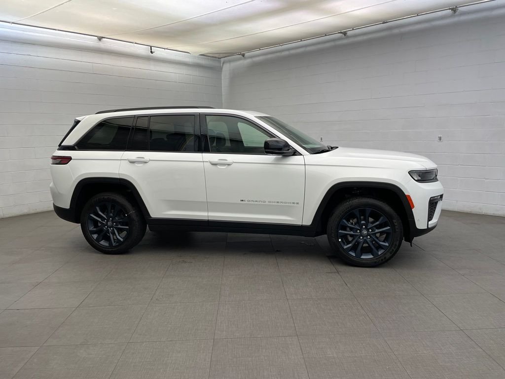 New 2026 Bright White Clear-Coat Exterior Paint Jeep  image 2