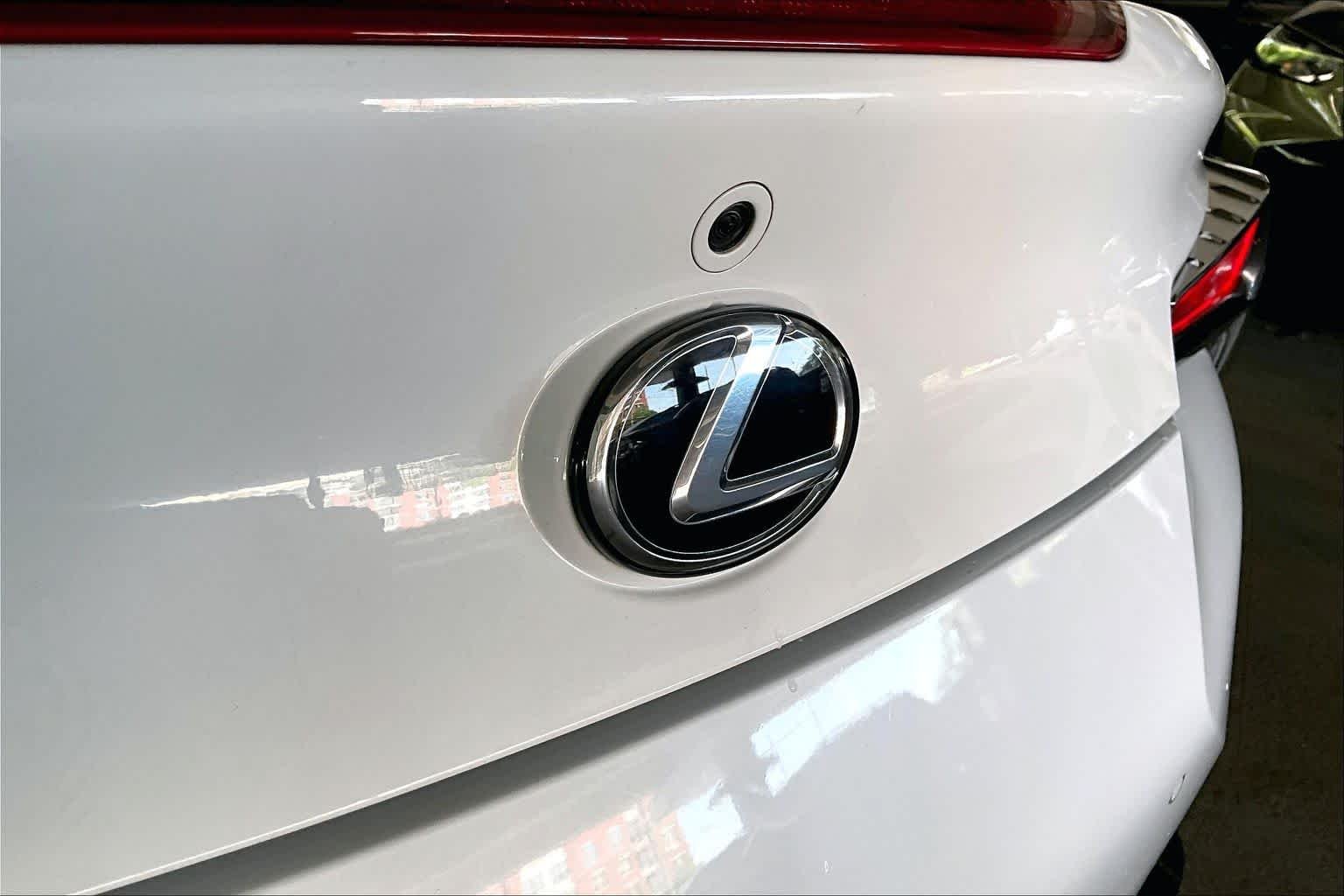Used 2021 Ultra White Lexus  image 9