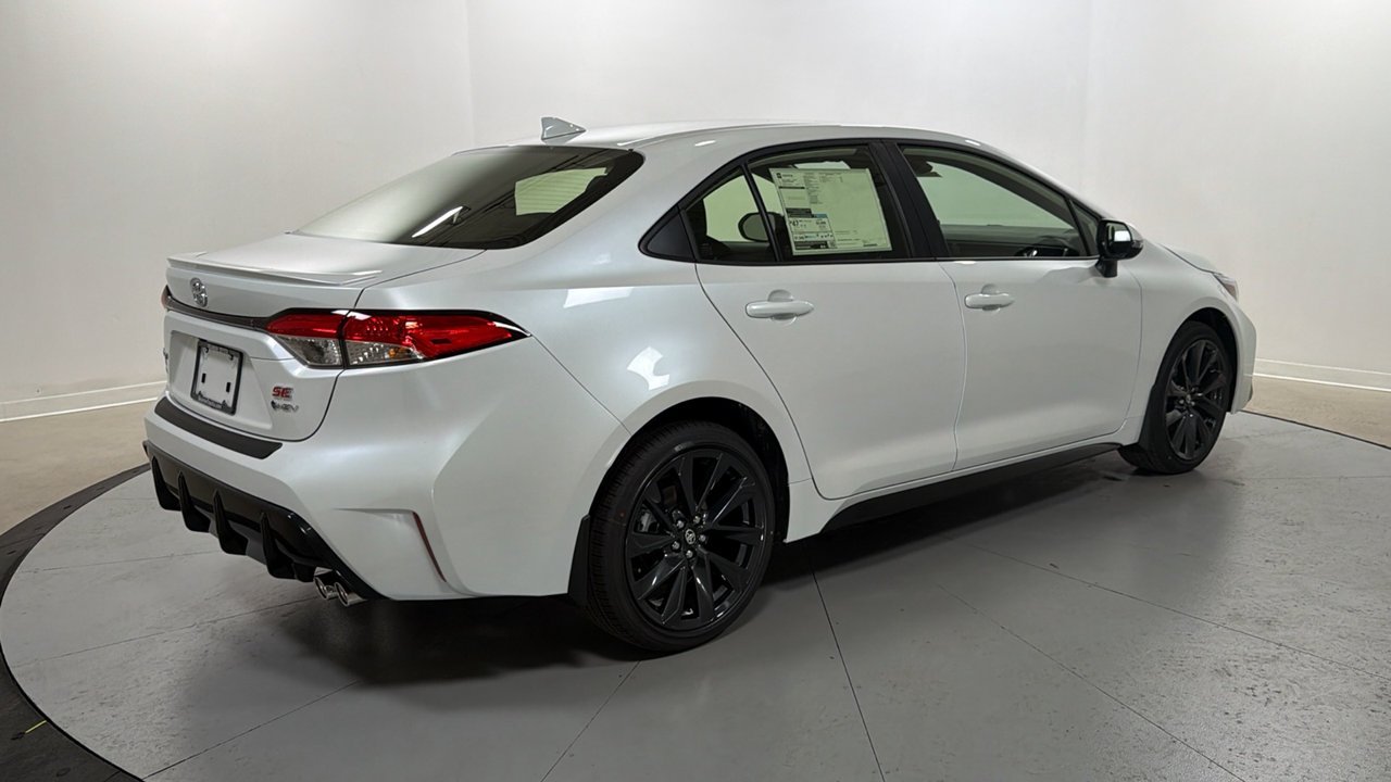 New 2027 Wind Chill Pearl <sup>1</sup> Toyota  SE image 5