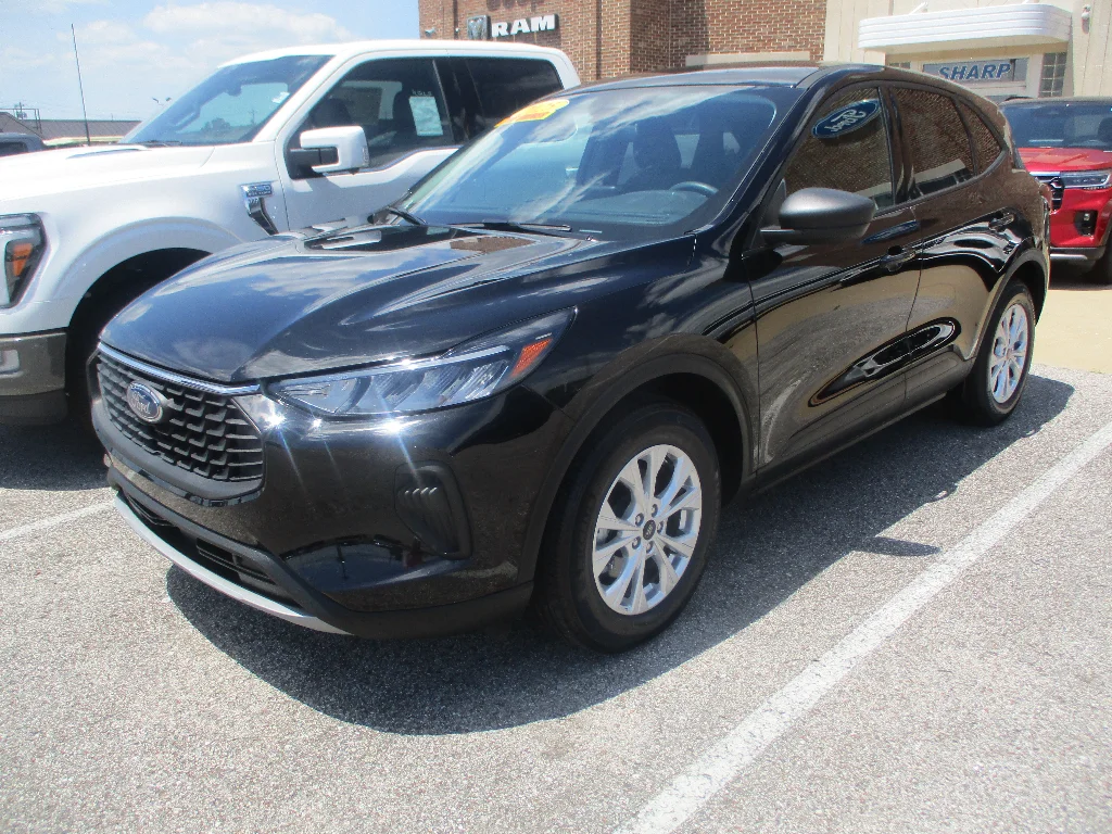 Used 2025 Agate Black Metallic Ford Active image 3