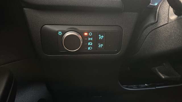 Used 2020 Magnetic Metallic Ford SE image 31