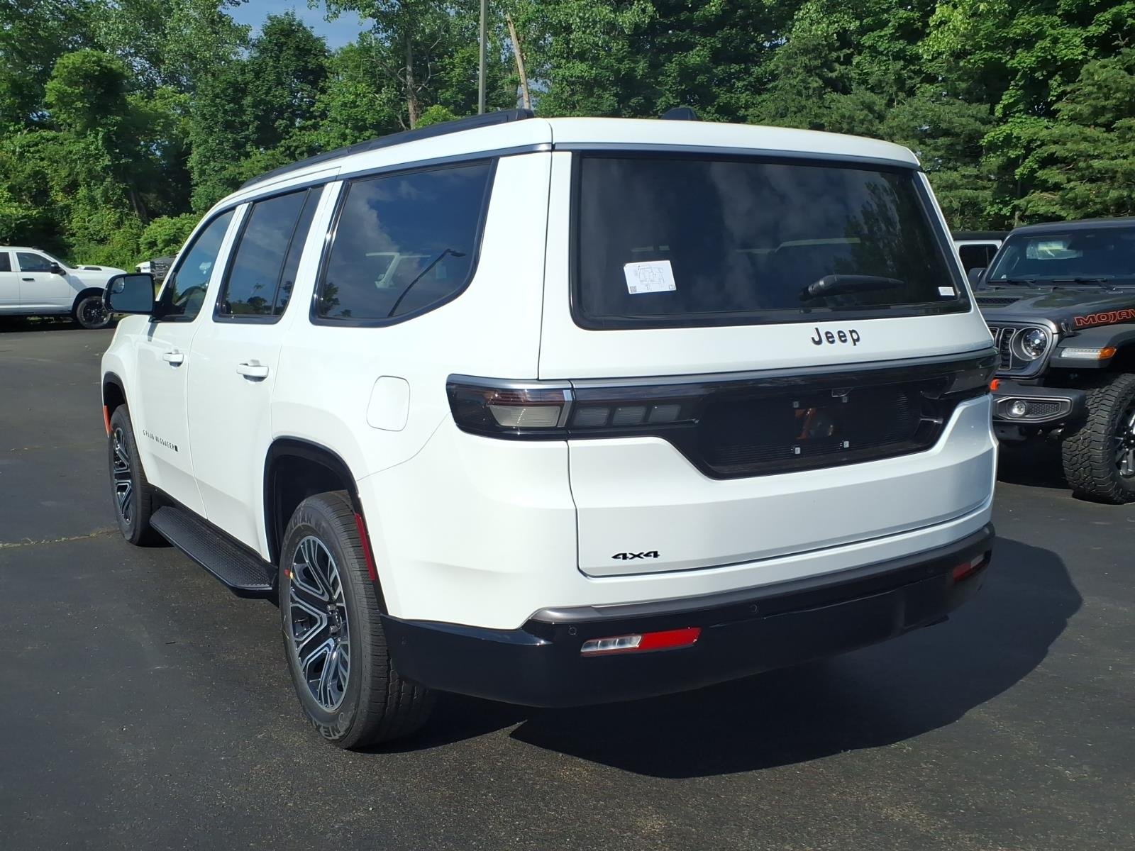 New 2026 Bright White Clear-Coat Exterior Paint Jeep  image 4