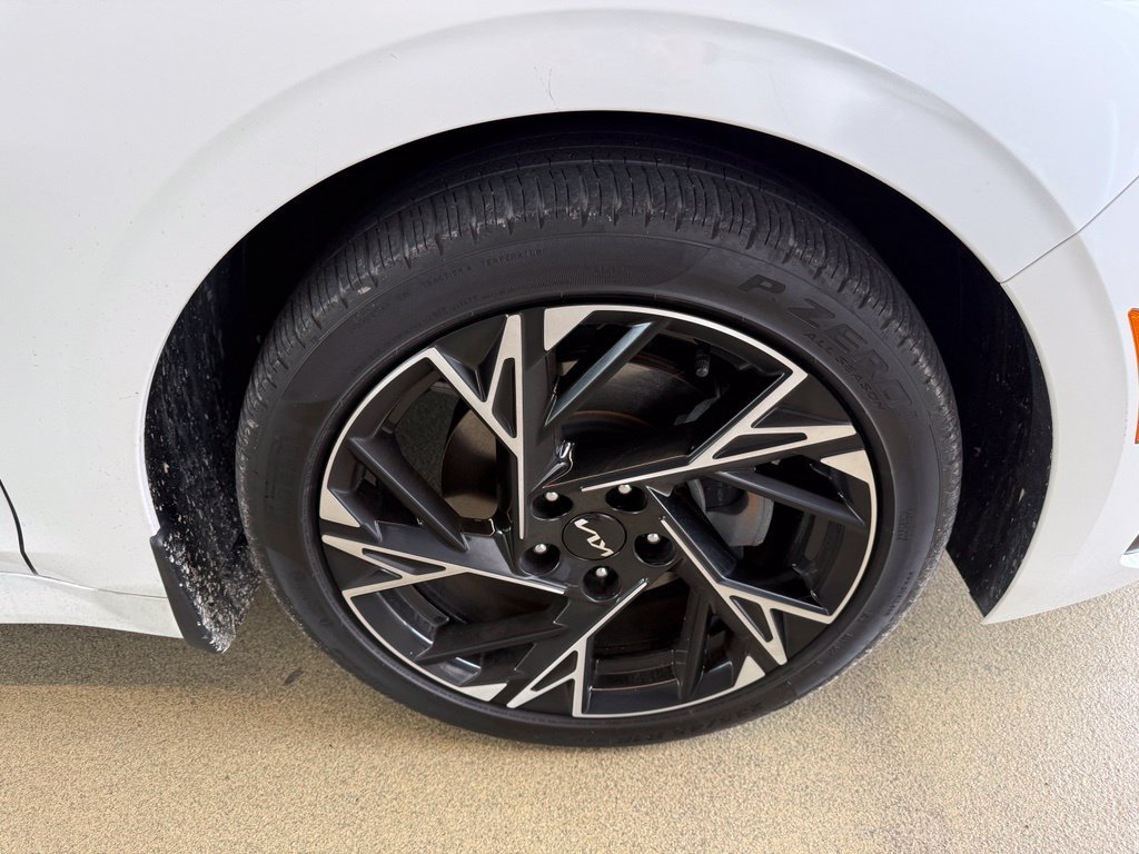 Used 2025 White Kia GT-Line image 7