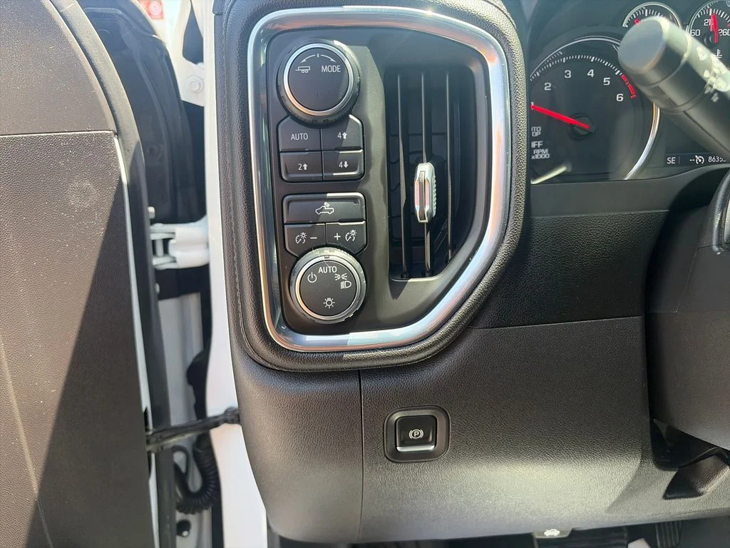 Used 2020 White Chevrolet LT image 32