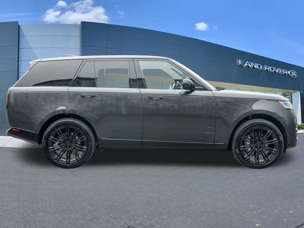 New 2026 Carpathian Grey Land Rover SE image 8