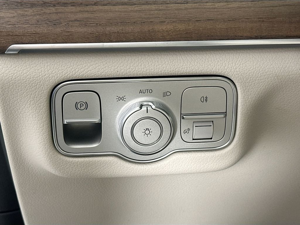 New 2026 MANUFAKTUR Moonlight White Metallic Mercedes-Benz GLE 350 image 10