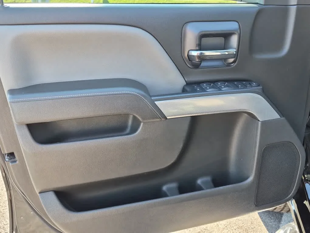 Used 2018 Black Chevrolet LT image 9