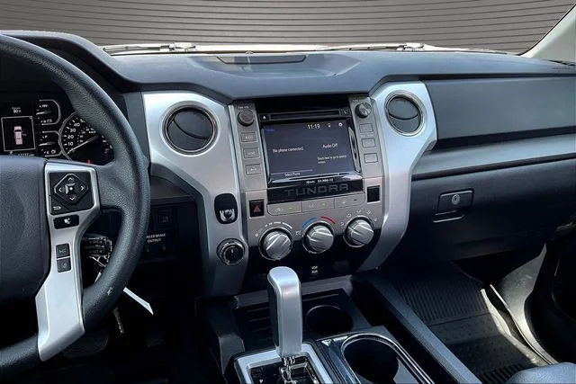 Used 2018 White Toyota SR5 image 10