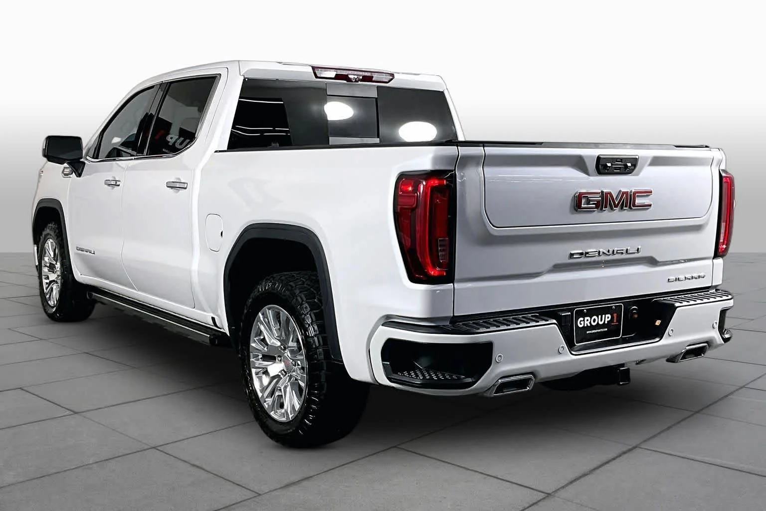 Used 2023 White Frost Tricoat GMC Denali image 12