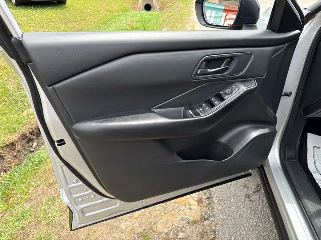 Used 2024 Silver Nissan S image 17