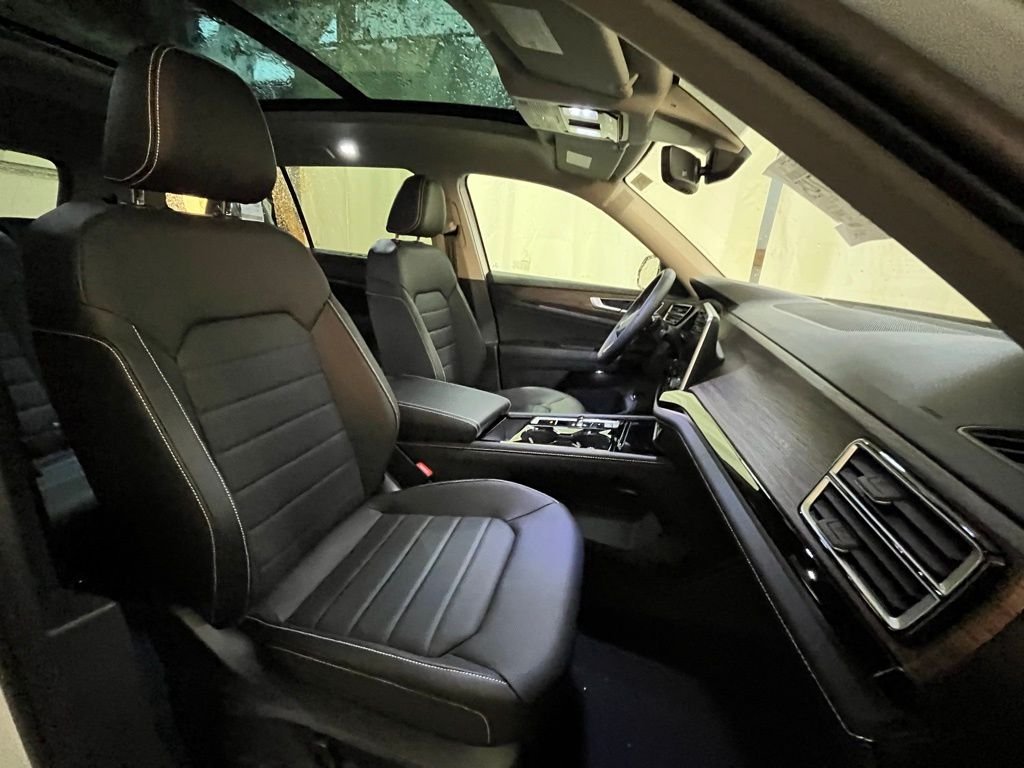 New 2026 White/off-white Volkswagen 2.0T SEL image 12