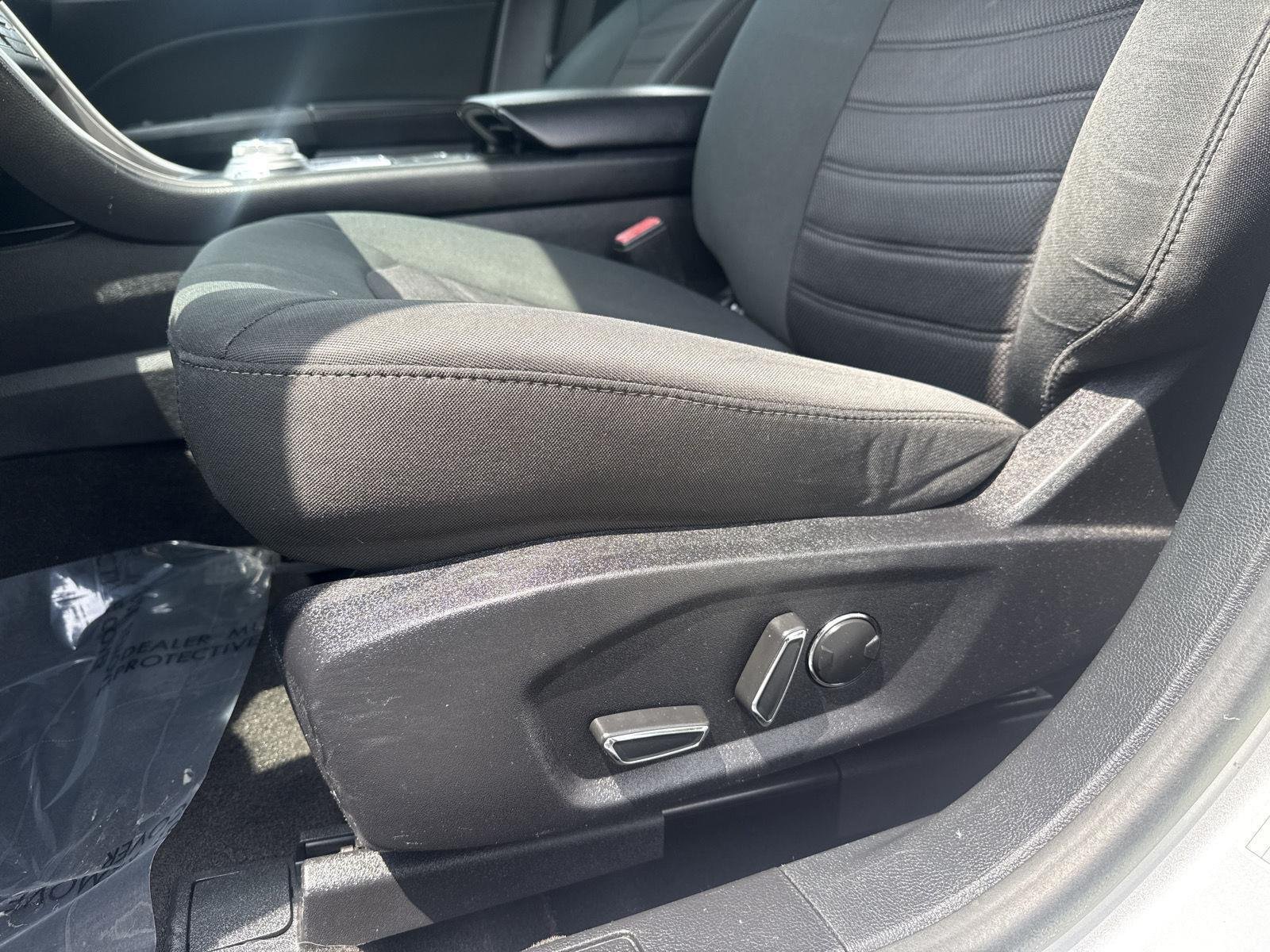 Used 2019 Ingot Silver Ford SE image 16